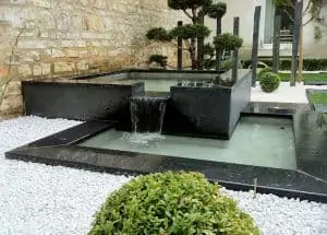 Un bassin d'ornement pour votre jardin : relaxant, reposant et